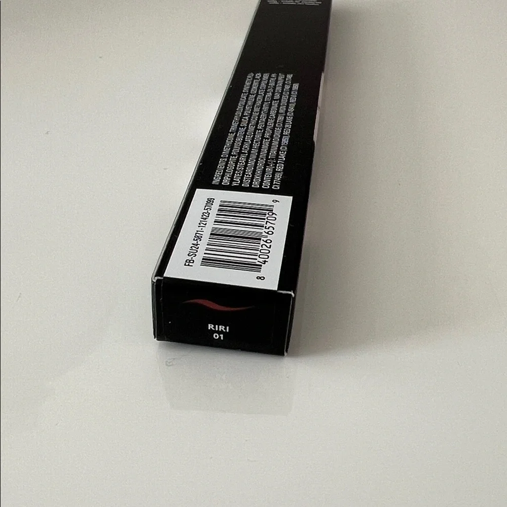 Fenty Beauty by Rihanna Trace'd Out Longwear Waterproof Pencil Lip Liner - Riri - Picture 9 of 11